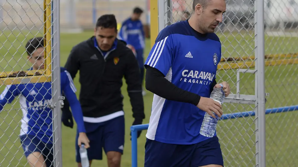 José Enrique, en primer término, en un entrenamiento de la semana pasada.