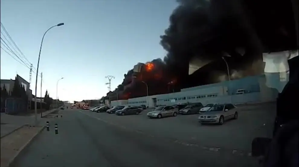 Incendio en una nave de productos químicos de Paterna