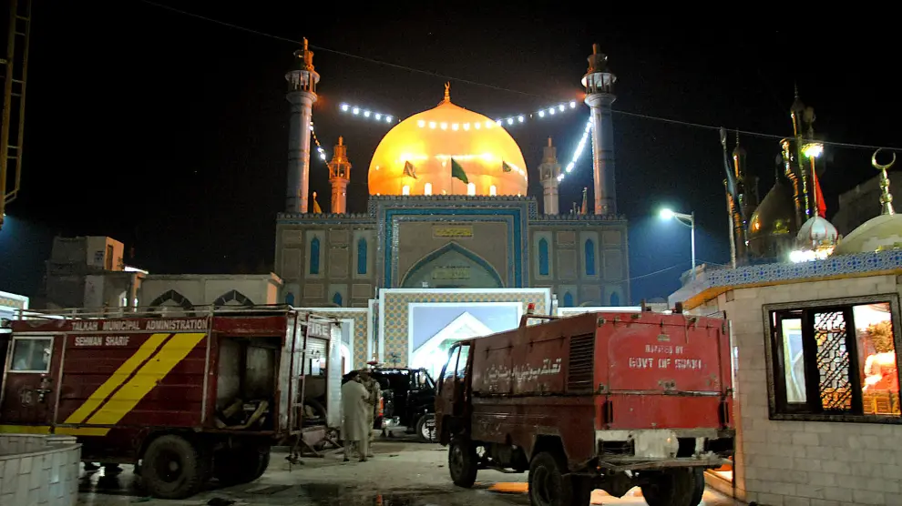 Una gran matanza en un templo sufí de Islamabad.