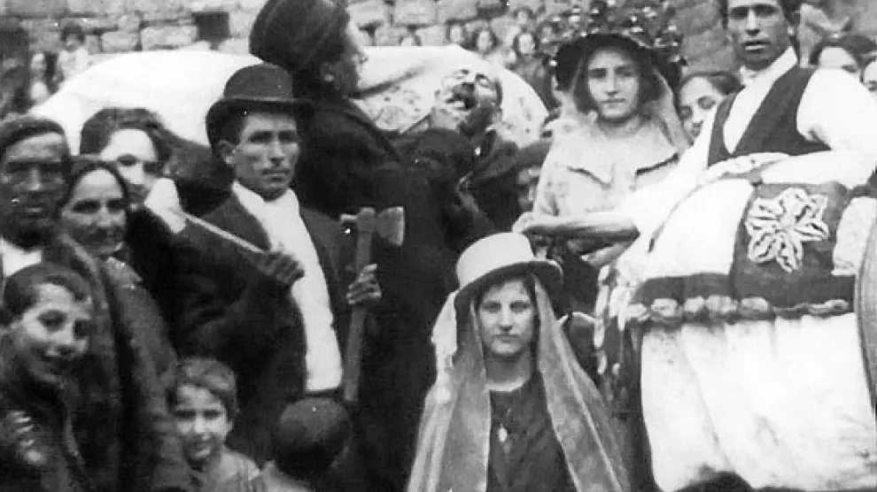 Grupo disfrazado en el carnaval de 1924.