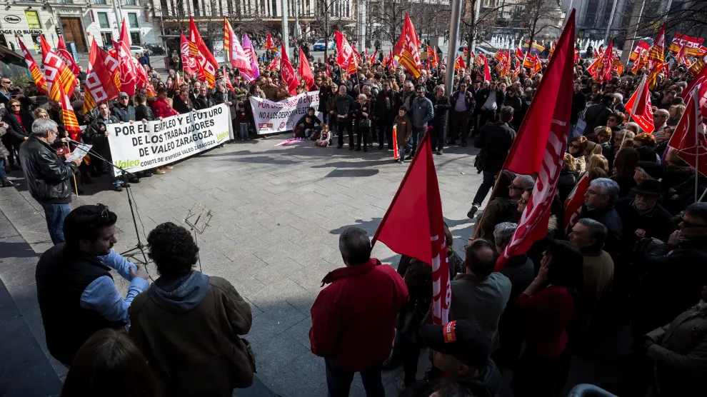 Concentración con el lema 'Stop al encarecimiento de la vida. Empleo y salarios dignos' celebrada ayer en la plaza de España