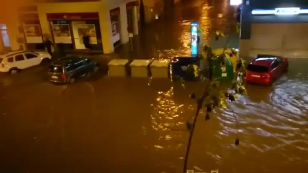Calles anegadas e innumerables destrozos por la tormenta en Málaga