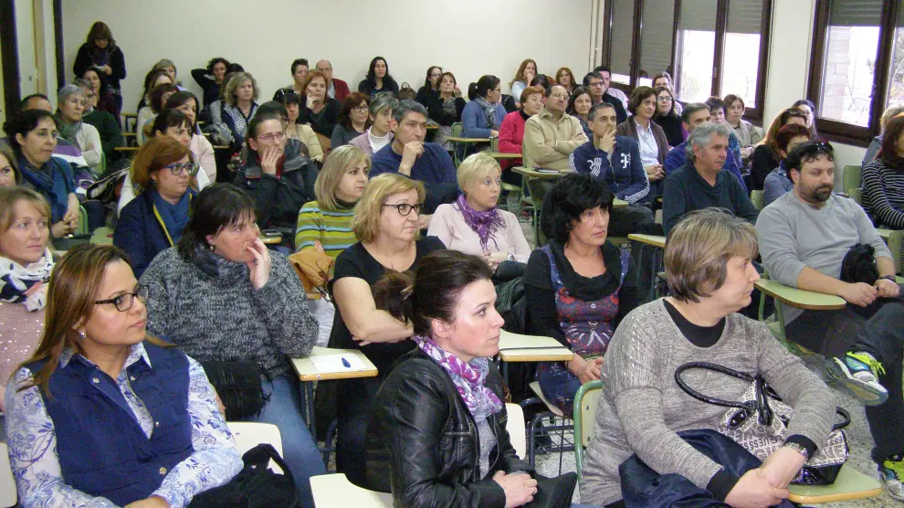 El IES Tubalcaín consiguió reunir a un centenar de progenitores de alumnos para la charla.