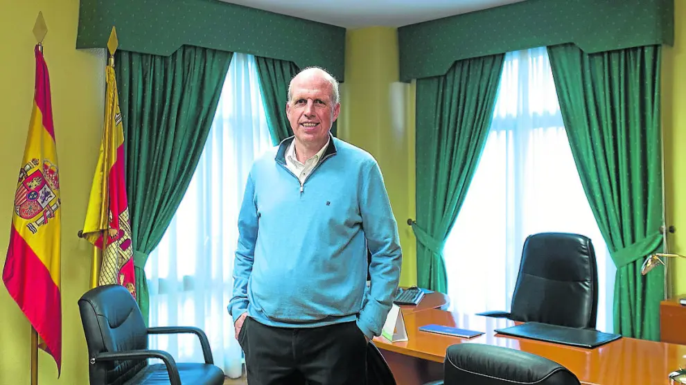 El alcalde de Villanueva de Gállego, el pasado lunes, en su despacho del Ayuntamiento.
