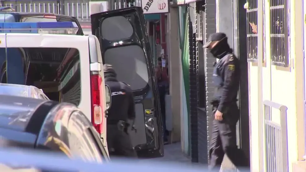 Salida del cuerpo de la mujer presuntamente asesinada en Madrid
