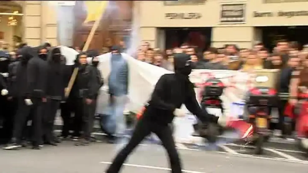 Disturbios en una manifestación universitaria de Barcelona