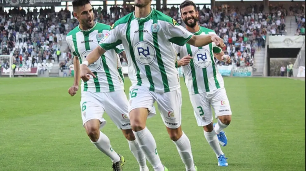 Los jugadores del Córdoba celebran un gol en El Arcángel.