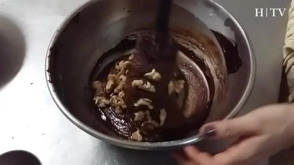 ¿Cómo hacer un delicioso 'brownie' de chocolate con nueces?