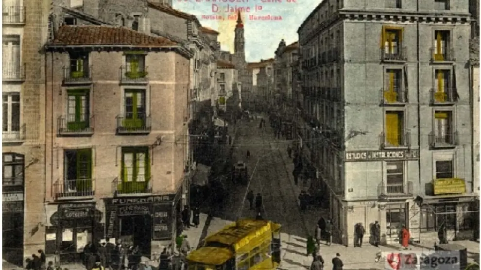 Postales antiguas de Zaragoza: la calle de Don Jaime I en los años 20, el Arrabal y puente de Piedra y la plaza de España en 1910. Este material se puede consultar en www.zaragoza.es/archivo