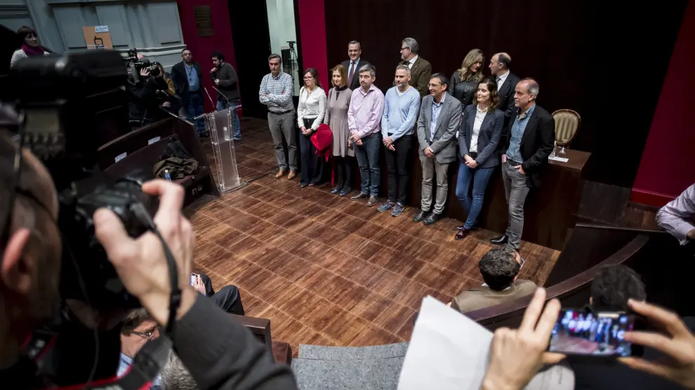La consejera Pilar Alegría y el rector Mayoral acudieron al homenaje a los ocho ERC en el Aula Magna del Paraninfo.