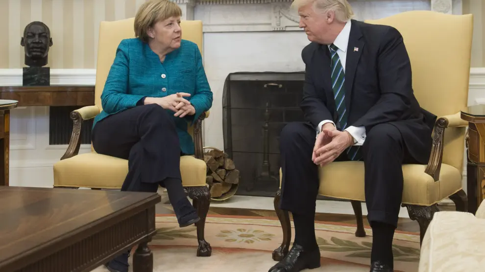 Trump y  Merkel, este viernes en su reunión en la Casa Blanca.