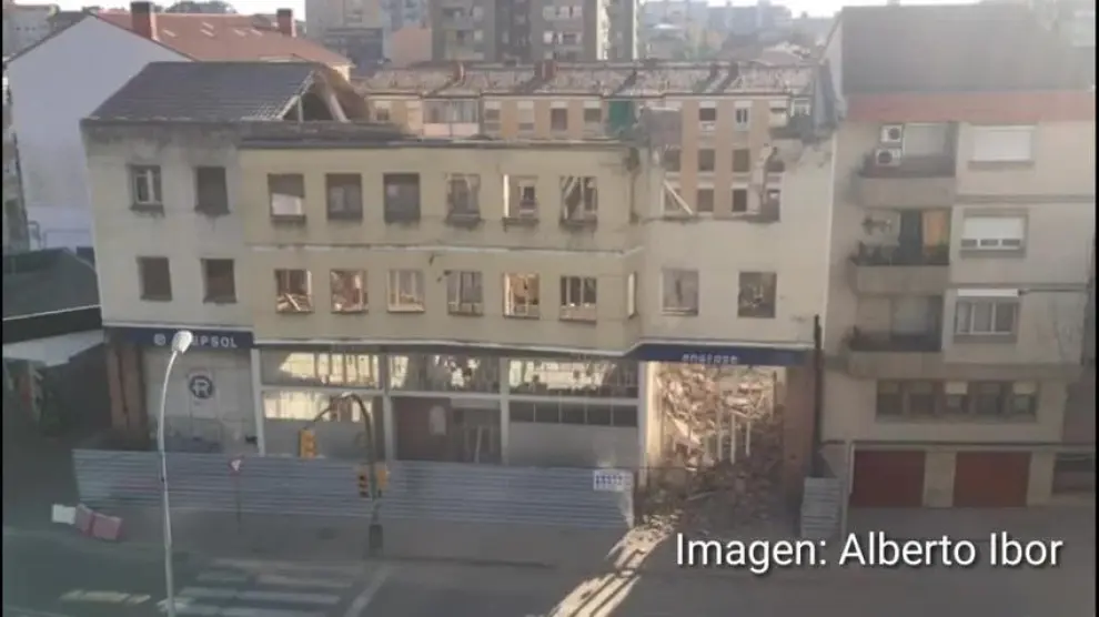 Susto en el derribo de un edificio en Huesca