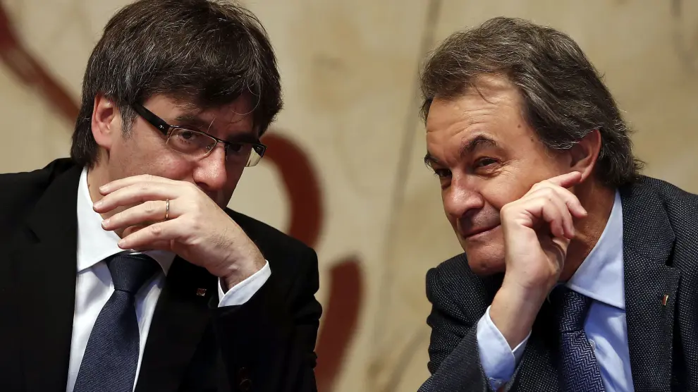 Puigdemont y Mas, en una reunión donde se analizarán las inhabilitaciones por el 9N.