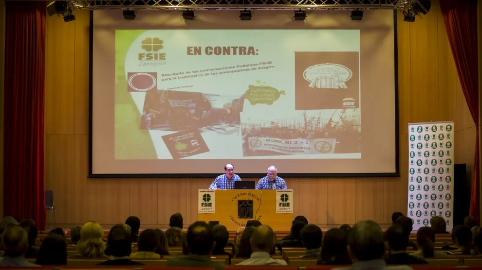 Carlos Martín y Miguel Malla, representantes de FSIE, ayer durante la asamblea.