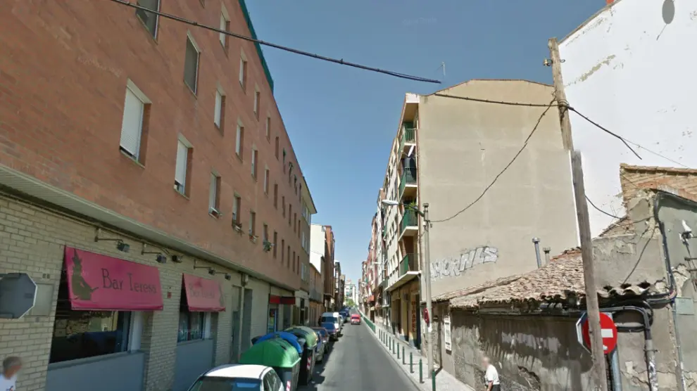 Calle La Coruña de Zaragoza, una de las afectadas por el corte de suministro de agua de este viernes.