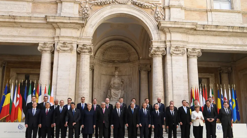 Imagen de los líderes europeos durante la firma del tratado de Roma.
