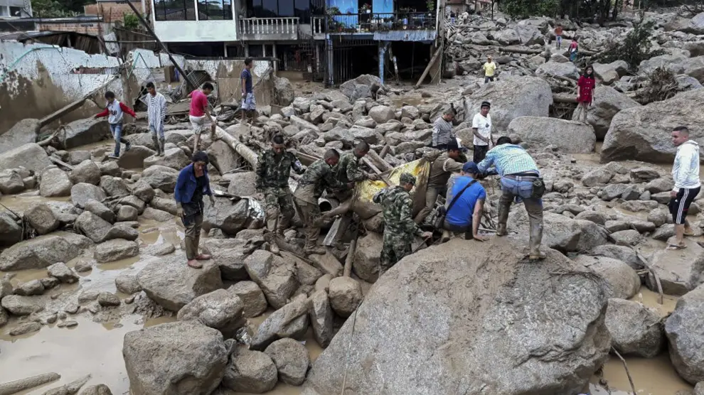 Al menos 92 muertos y 212 los heridos por avalancha en sur de Colombia.