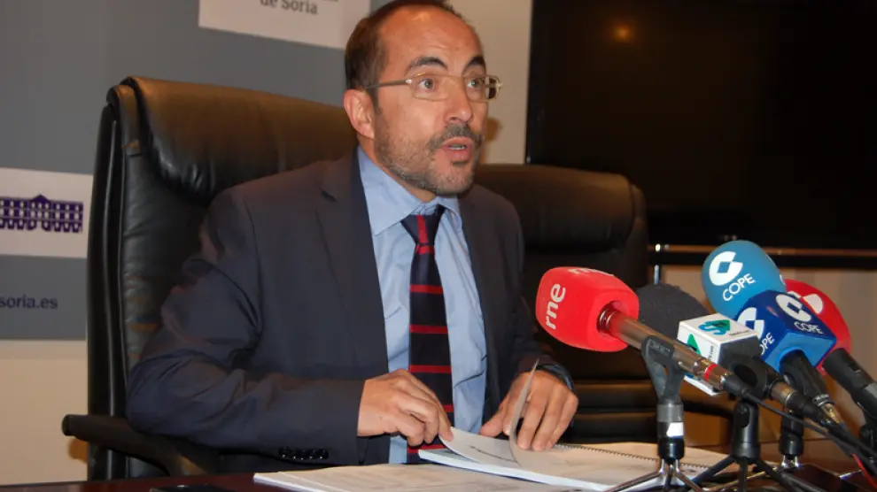 El presidente de la Diputación Provincial de Soria, Luis Rey, este lunes en rueda de prensa