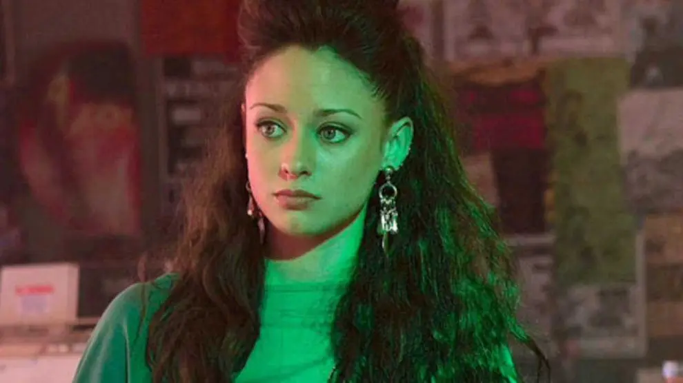 Elena Rivera caracterizada como Karina en la serie 'Cuéntame'.
