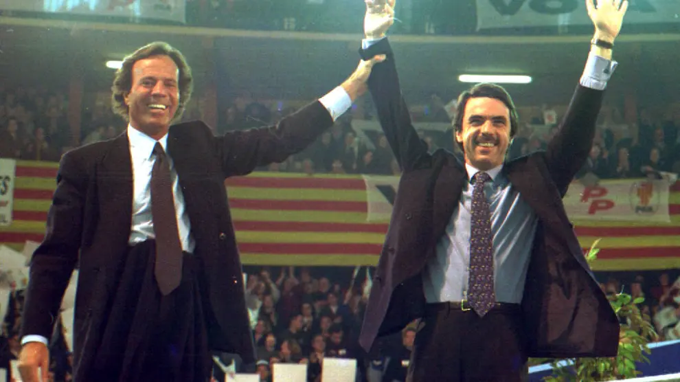 Julio Iglesias y José María Aznar, en la Misericordia.