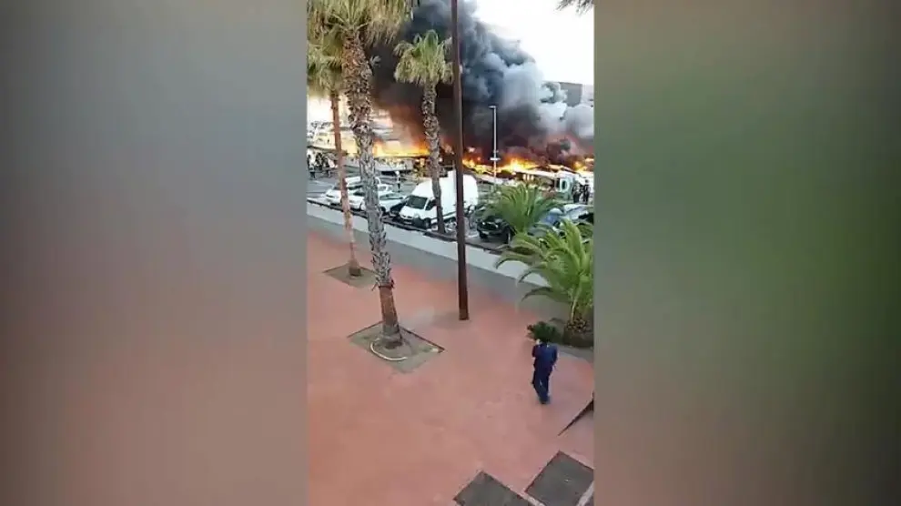 Controlado incendio del Puerto de Sant Adrià del Besòs