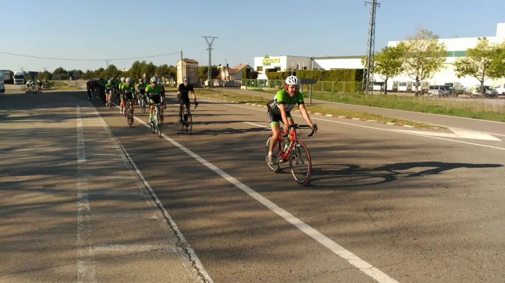 Los socios del Club Ciclista Oscense disfrutan de un fin de semana de actividades.