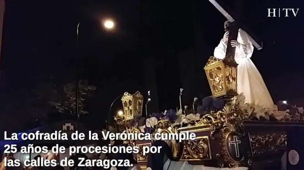La cofradia de la Verónica cumple 25 años por las calles de Zaragoza