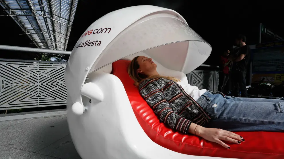Las cápsulas del sueño ofrecen un lugar tranquilo donde echarse una siesta