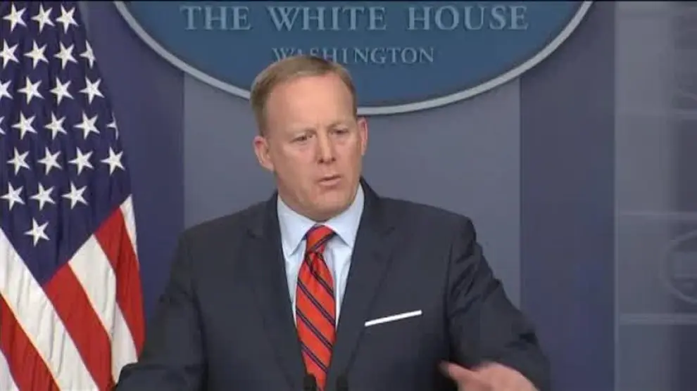 El portavoz de la Casa Blanca: "Ni siquiera Hitler cayó tan bajo como para usar armas químicas"