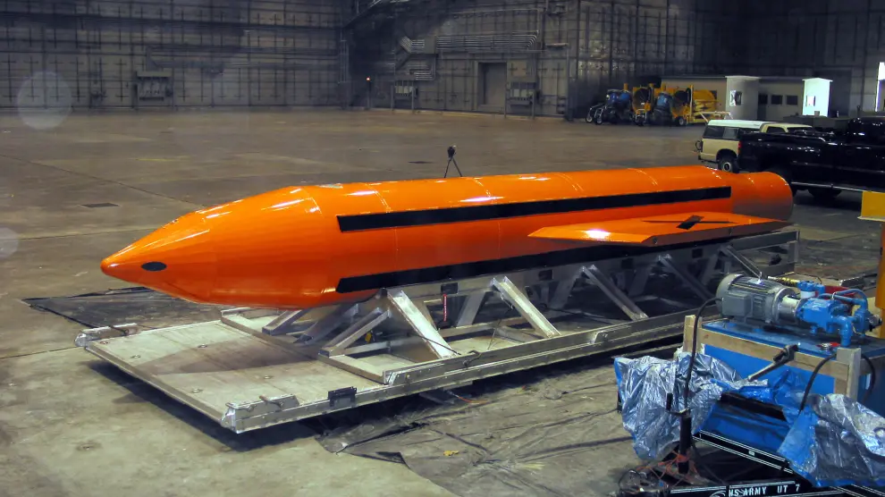 Imagen de la GBU-43 la bomba lanzada por EE. UU. en Afganistán