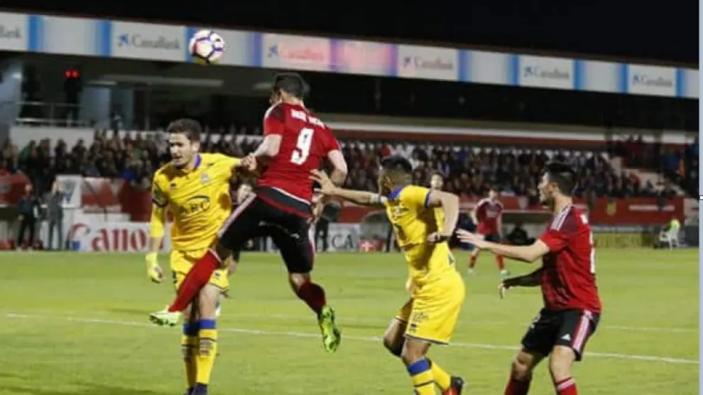 Gol de cabeza de Urko Vera, en la última victoria del Mirandés en Anduva, hace 15 días por 2-0 frente al Alcorcón.