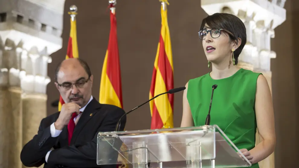 Violeta Barba realizando su primer discurso como presidenta en el día de San Jorge en el Palacio de la Aljafería.