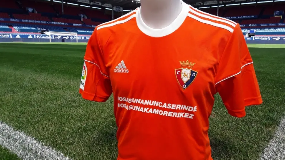 Camiseta naranja que Osasuna estrenará este miércoles.