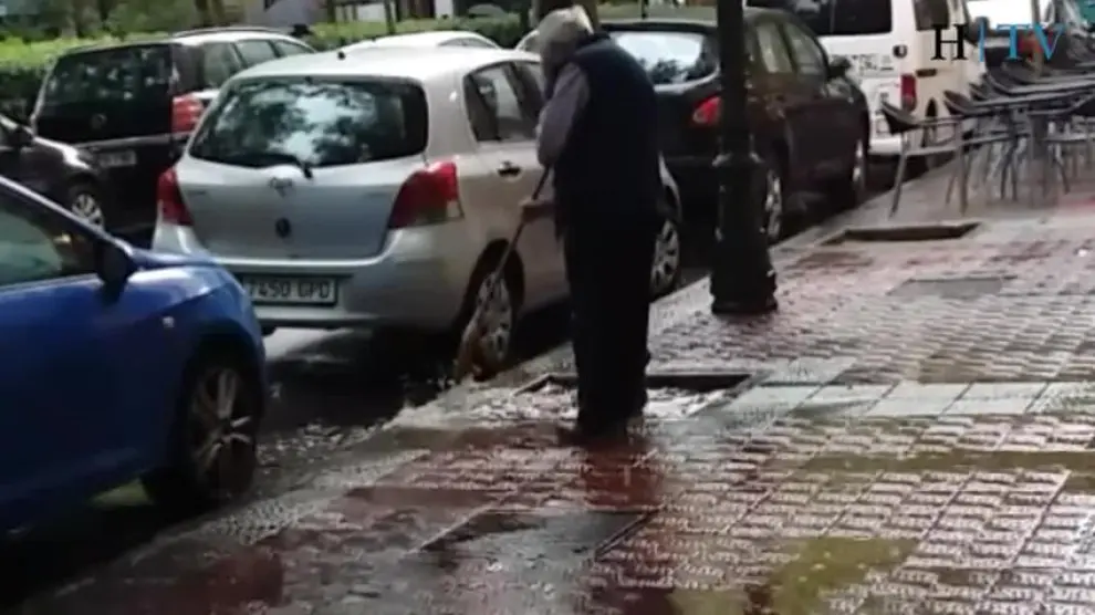 Una tromba de agua cae sobre Zaragoza