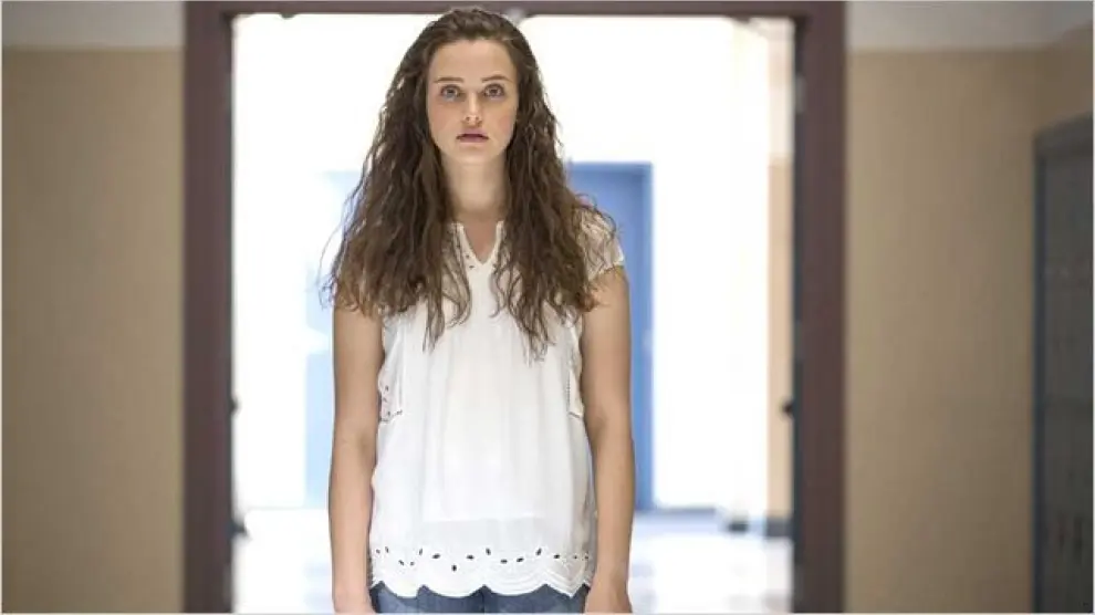 La serie comienza con el suicidio de Hannah Baker, una adolescente que sufría 'bullying'.