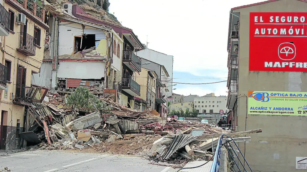Escombros del derrumbe en Alcañiz.