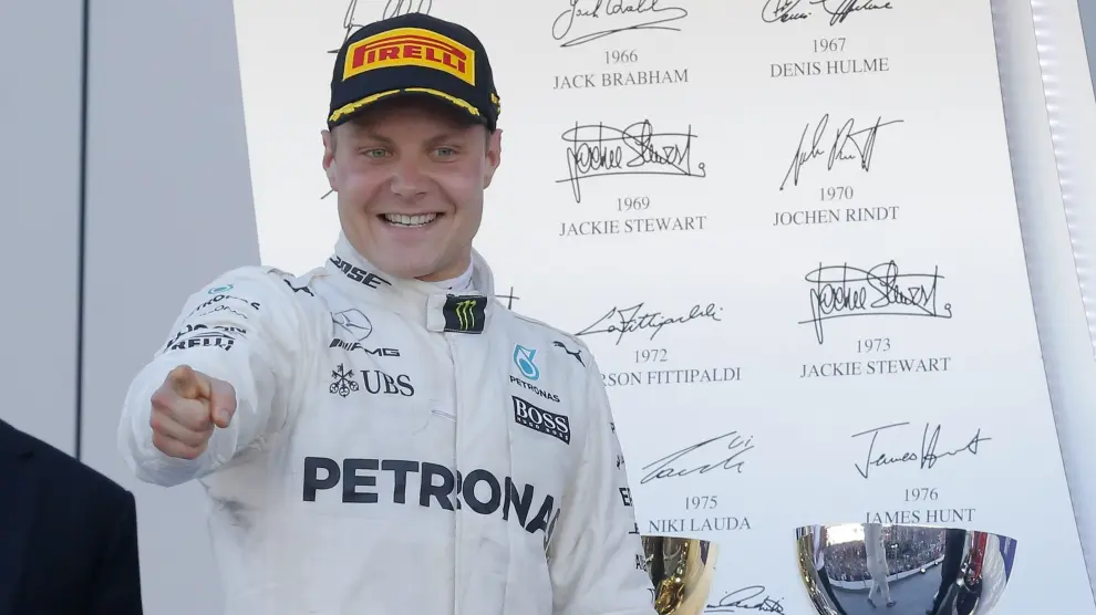 Bottas celebra su victoria en el GP de Rusia.
