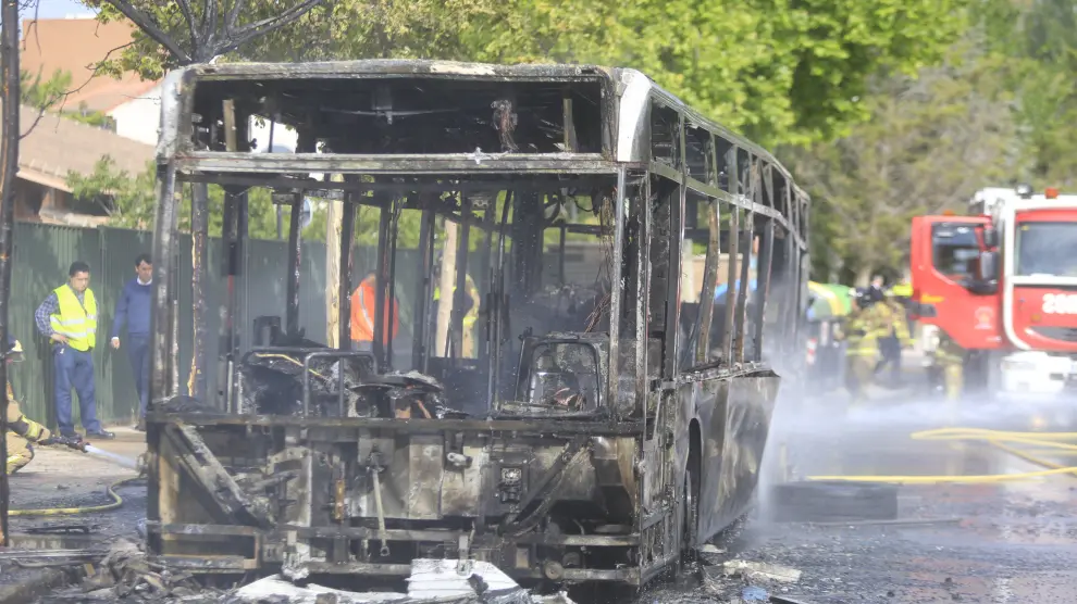 Imagen de archivo de un incendio de un autobús urbano en Montecanal