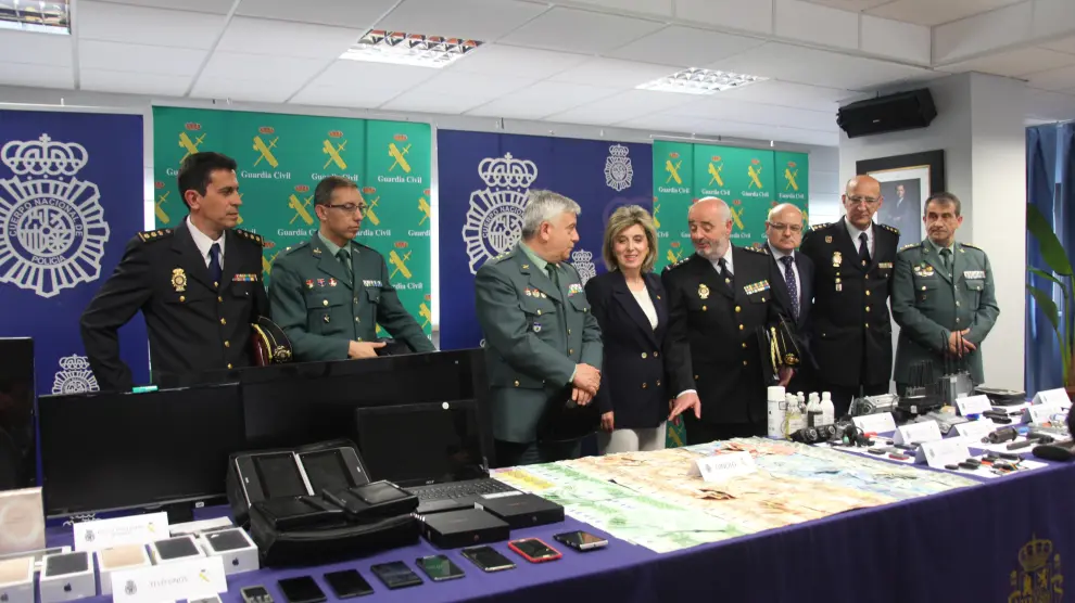 La delegada del Gobierno en Castilla y León, María José Salgueiro Cortiñas, acompañada por mandatarios policiales ha informado este viernes en la sede del desarrollo de la operación 'Bemetas'.