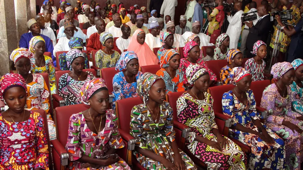 Liberan a decenas de niñas secuestradas por Boko Haram