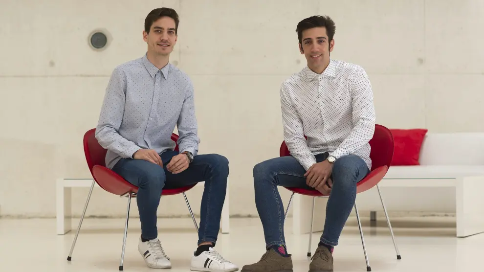 Alejandro Domínguez y Daniel Tello, emprendedores creadores de Project Sway, en las instalaciones de Zaragoza Activa.