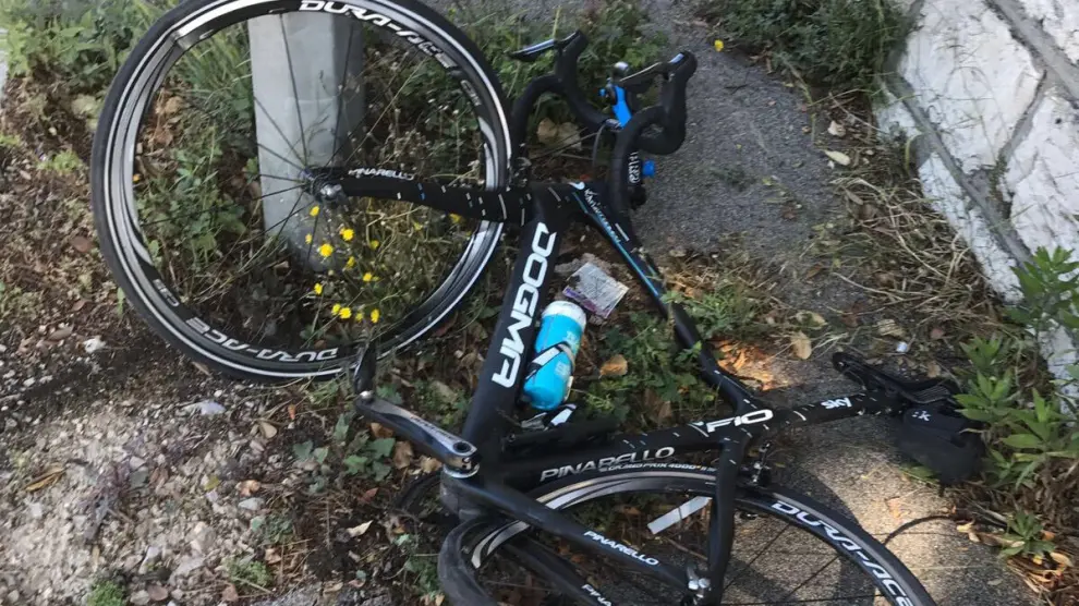 Estado de la bicicleta de Froome tras el atropello.