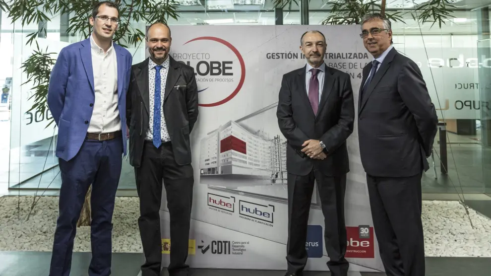 Sergio López, de Hiberus, Oscar Aranda, director de innovación de LOBE, Fernando Beltrán, Secretario de Innovación del Gobierno de Aragón, y Juan Carlos Bandrés, director general de Grupo LOBE.