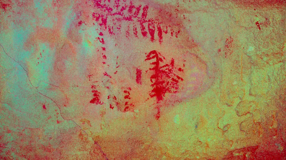 Pinturas halladas en el refugio de Mas del Obispo. El significado de los símbolos, resaltados en rojo, está siendo estudiado.