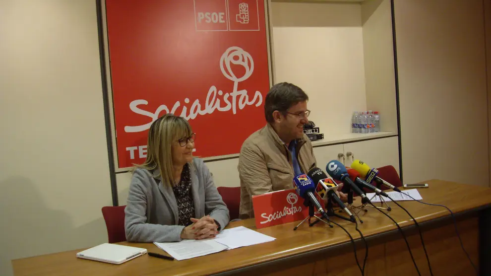 Ignacio Urquizu y Perla Borao, durante la rueda de prensa sobre los presupuestos del Estado.