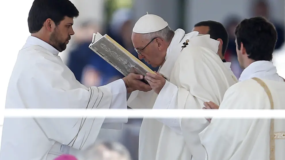 El Papa durante la canonización de los pastorcitos Francisco y Jacinta.