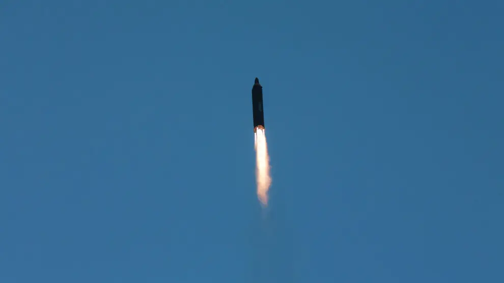 Corea del Norte lanza con éxito un nuevo tipo de misil