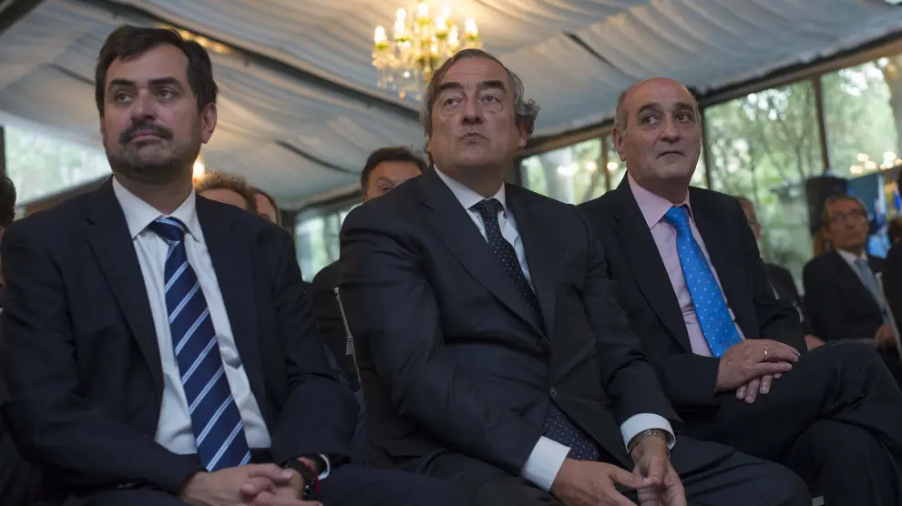 Ricardo Mur, Juan Rosell y Fernando Callizo en la Asamblea General de CEOE Aragón en el Palacio de Larrinaga.
