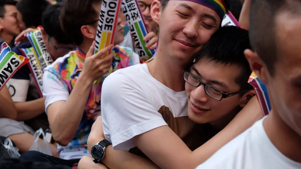 La Corte Suprema de Justicia de Taiwán legaliza el matrimonio homosexual.