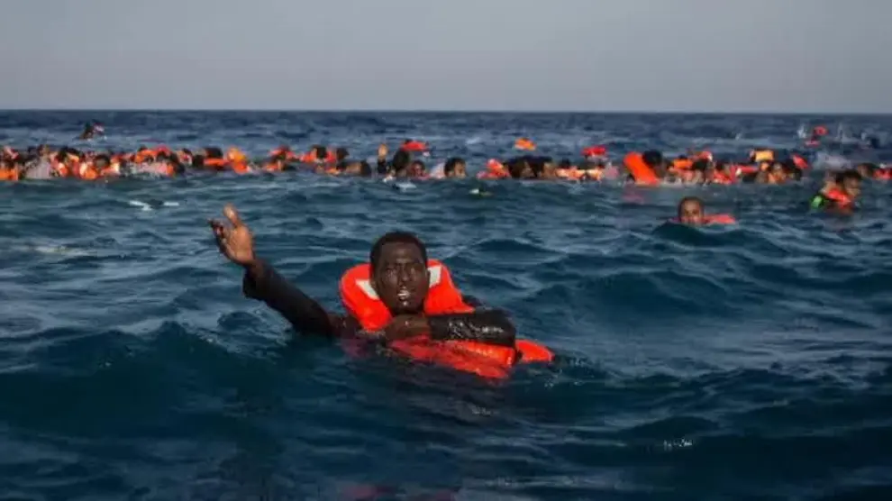 Migrantes naufragados a las costas de Libia en una foto de archivo